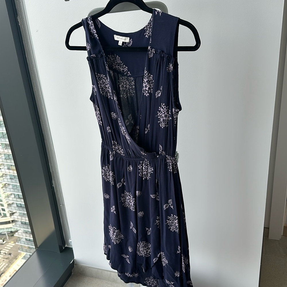 Navy floral sleeveless dress. In excellent condition.